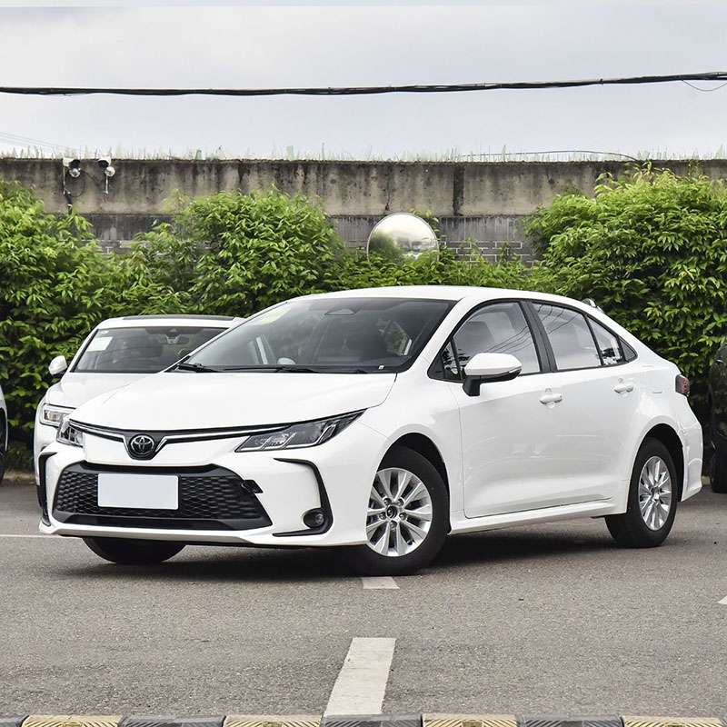 Toyota Corolla benzinszedán
